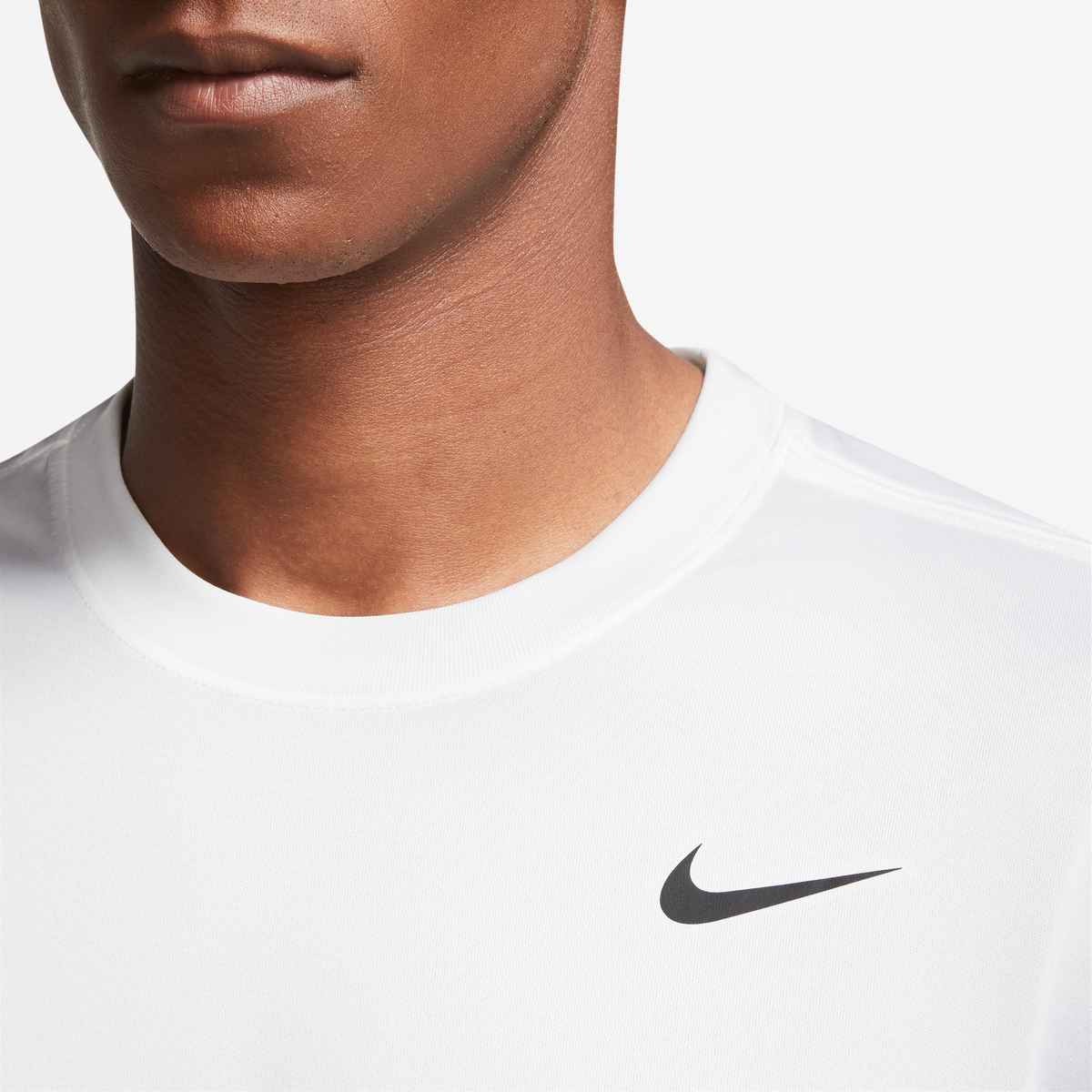 Nike M NIKE DRI-FIT LEGEND S/S TEE WHITE/BLACK