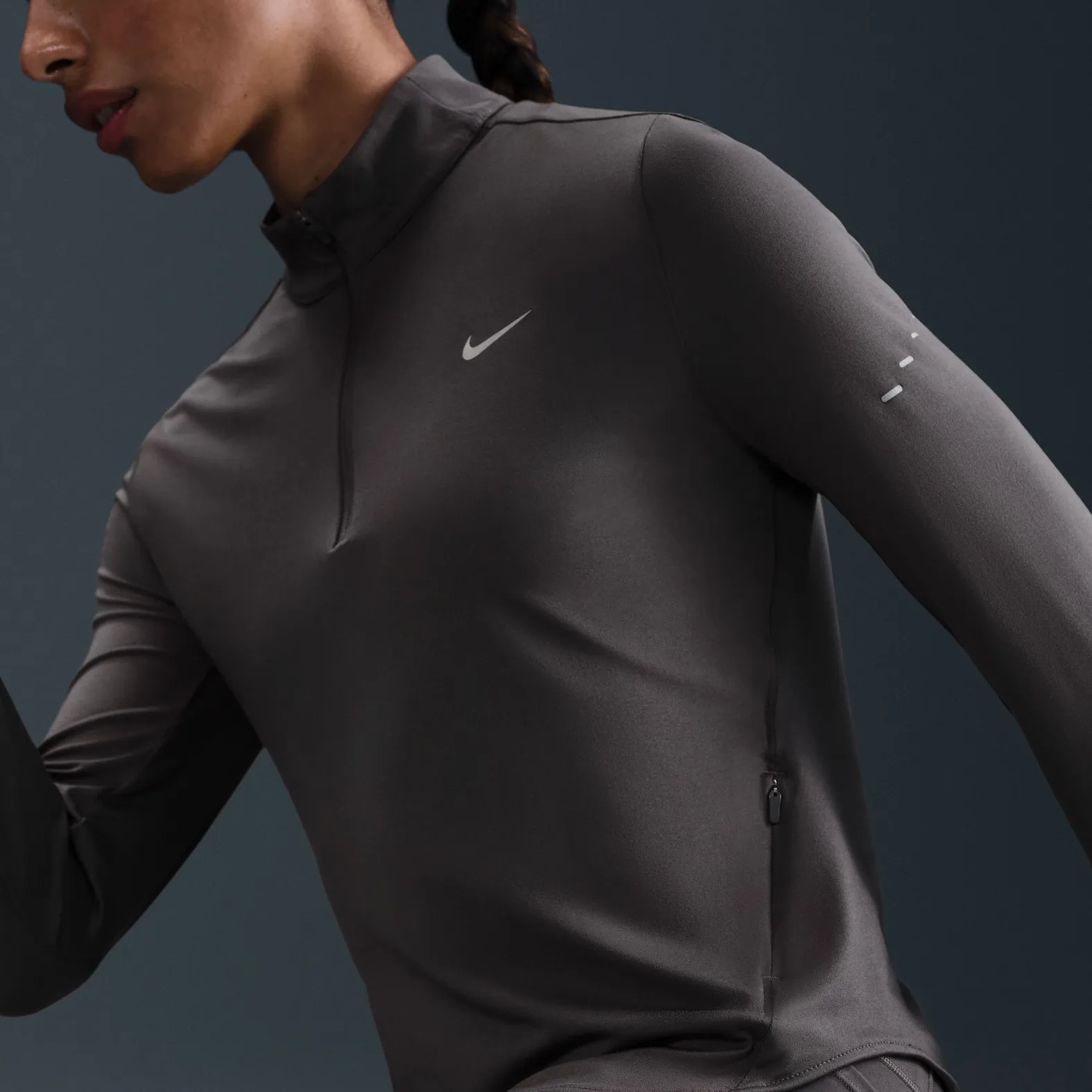Nike W NIKE SWIFT DF UV 1/4 ZIP THUNDER GREY/REFL SILVER