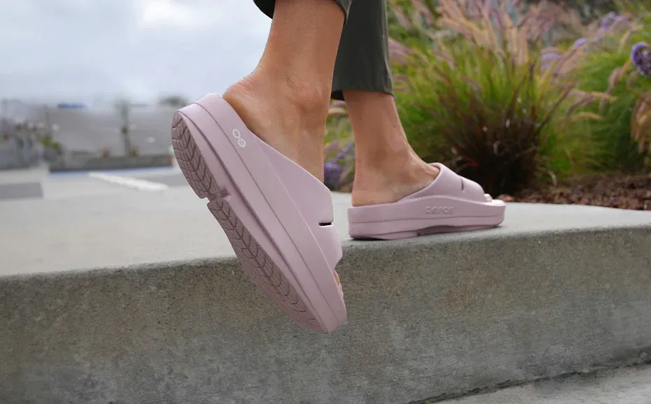 oofos OOMEGA OOAHH SLIDE STARDUST